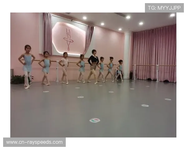 十二师连BA萌娃表演《上铃鼓》，平均年龄4岁小舞者惊艳亮相