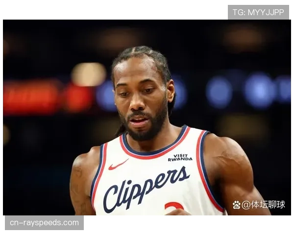 特写:康复中的伦纳德,在训练馆独自加练接球就投,适应无球角色转型